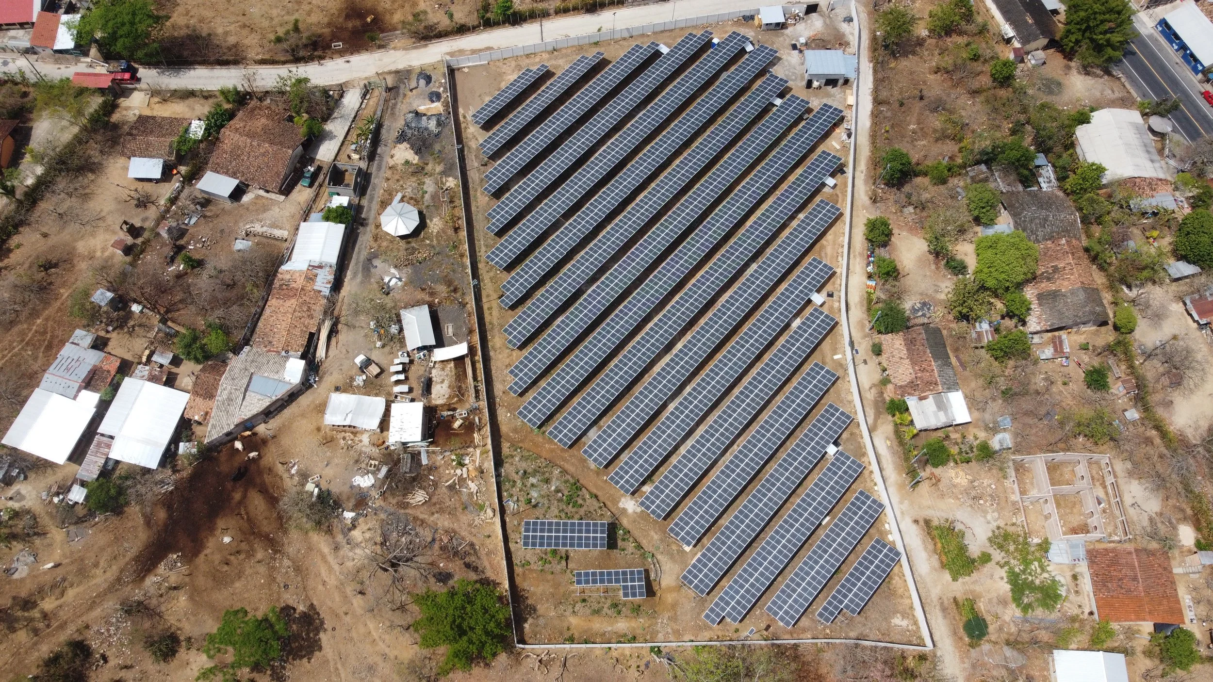 vista general de planta fotovoltaica rdv power.JPG