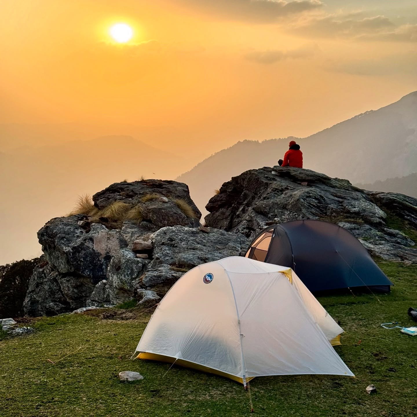 Three days flying through the Indian Himalayas, from Bir Himachal Pradesh into Uttarakhand.
A beautiful adventure, flying through remote mountains, sharing climbs with vultures following our compasses chasing good looking clouds and epic camp sites.