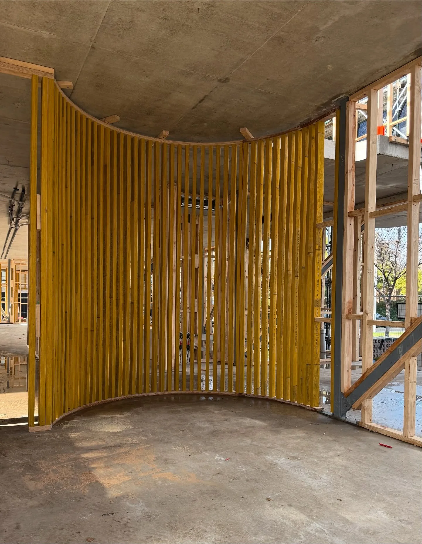 Curved feature wall coming to life in Caulfield North 🤝🏼