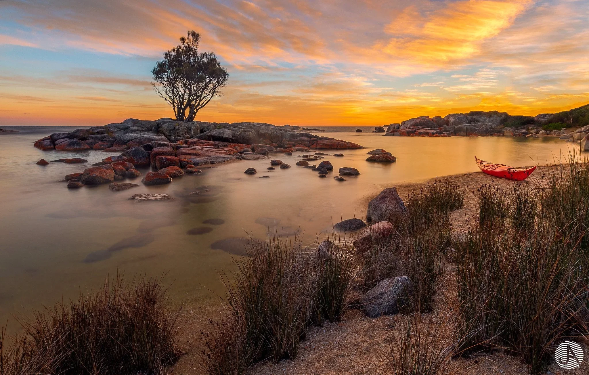 tasmania-bay-of-fires-1.webp