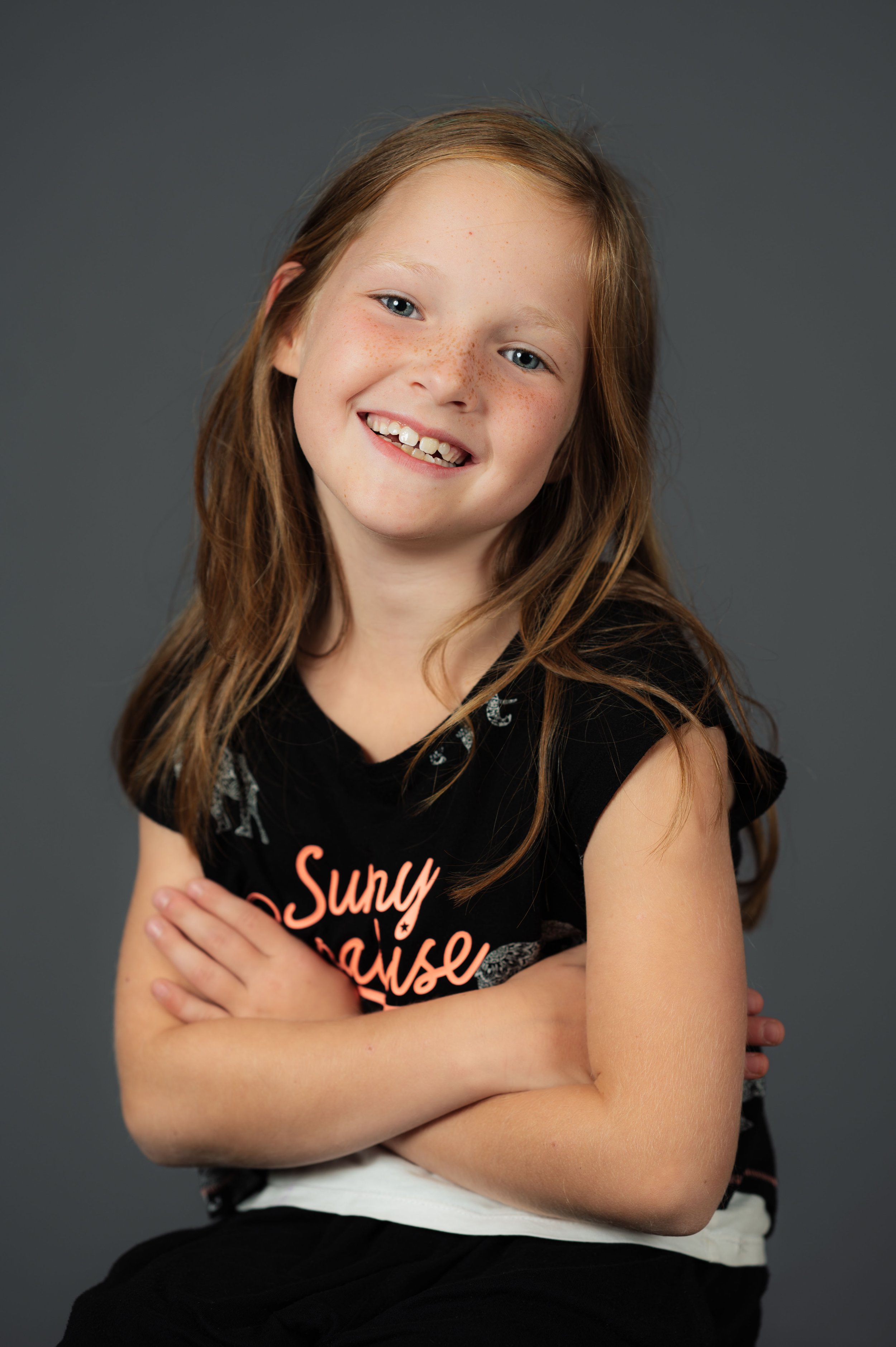 Natürliches Studio-Porträt für Schulfotografie – ruhiger, moderner Stil