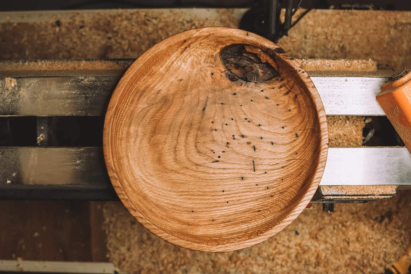 Got a new lathe recently and here&rsquo;s the first bowl from it. Many more to come 🤙🏼
.
.
.
.
.
#Woodturning #TurnedBowls #Woodturner #WoodturningArt #Handturned #WoodBowl #HandcraftedWood #WoodworkingCommunity #MadeFromWood #CraftedWithCare #Live