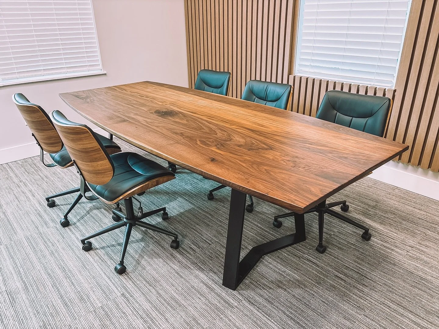 Walnut conference table build for @calvarychapelverobeach - Typical rectangle shape but with tapered ends. Chamfered edge profile on the bottom. 😍😍
.
.
.
.
.
#WalnutTable #WalnutConferenceTable #LiveEdgeTable #SolidWalnut #CustomFurniture #WoodConf