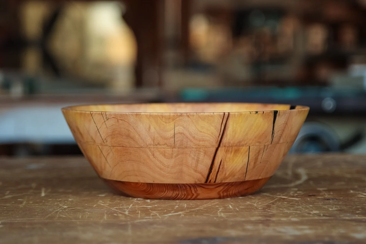 Upgraded lathes a few months back and my wife&rsquo;s only request was that if I&rsquo;m spending the money to upgrade then I have to make her a big salad bowl&hellip; Well&hellip; Promise made, promise kept 😍

Took a couple live edge pieces and glu