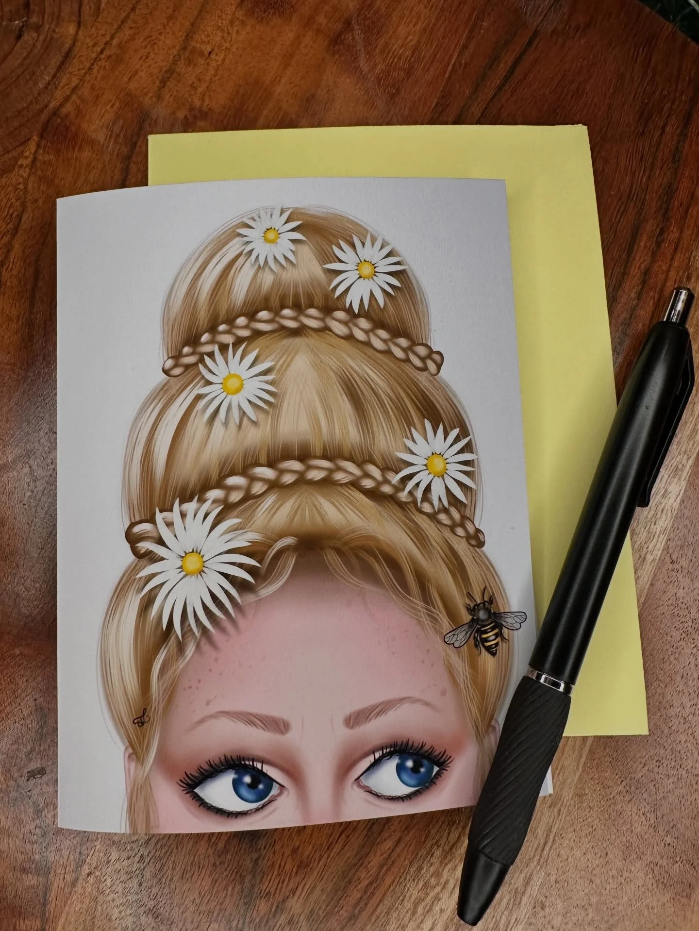 There&rsquo;s a bee is your beehive! 🐝💛