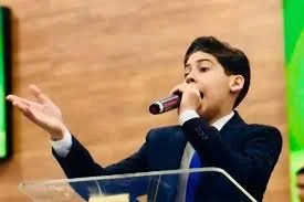 Adultização e captura da infância