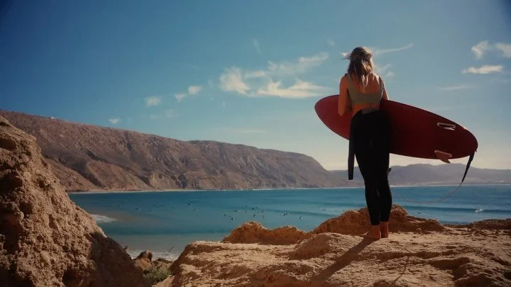 A place where time stands still as 800m right-handers peel beneath cliffs as gold as the setting sun🍯🌅 

24 hours left of the early bird discount for our Morocco Wave Oasis. Sign up before the end of tomorrow (link in our bio) to receive the retrea