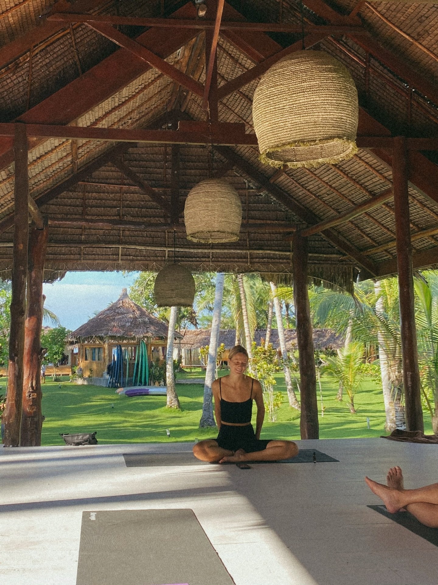 Movement fuelled by nasi goreng ❤️&zwj;🔥🌊 

(&hellip;and freshly-baked pastries and fish straight from the ocean and homemade sushi and secret recipe cheesecakes by our retreat chef @coccu.mentawai )

📸 @leamzn @aweraresort 

#mentawaiislands #gir