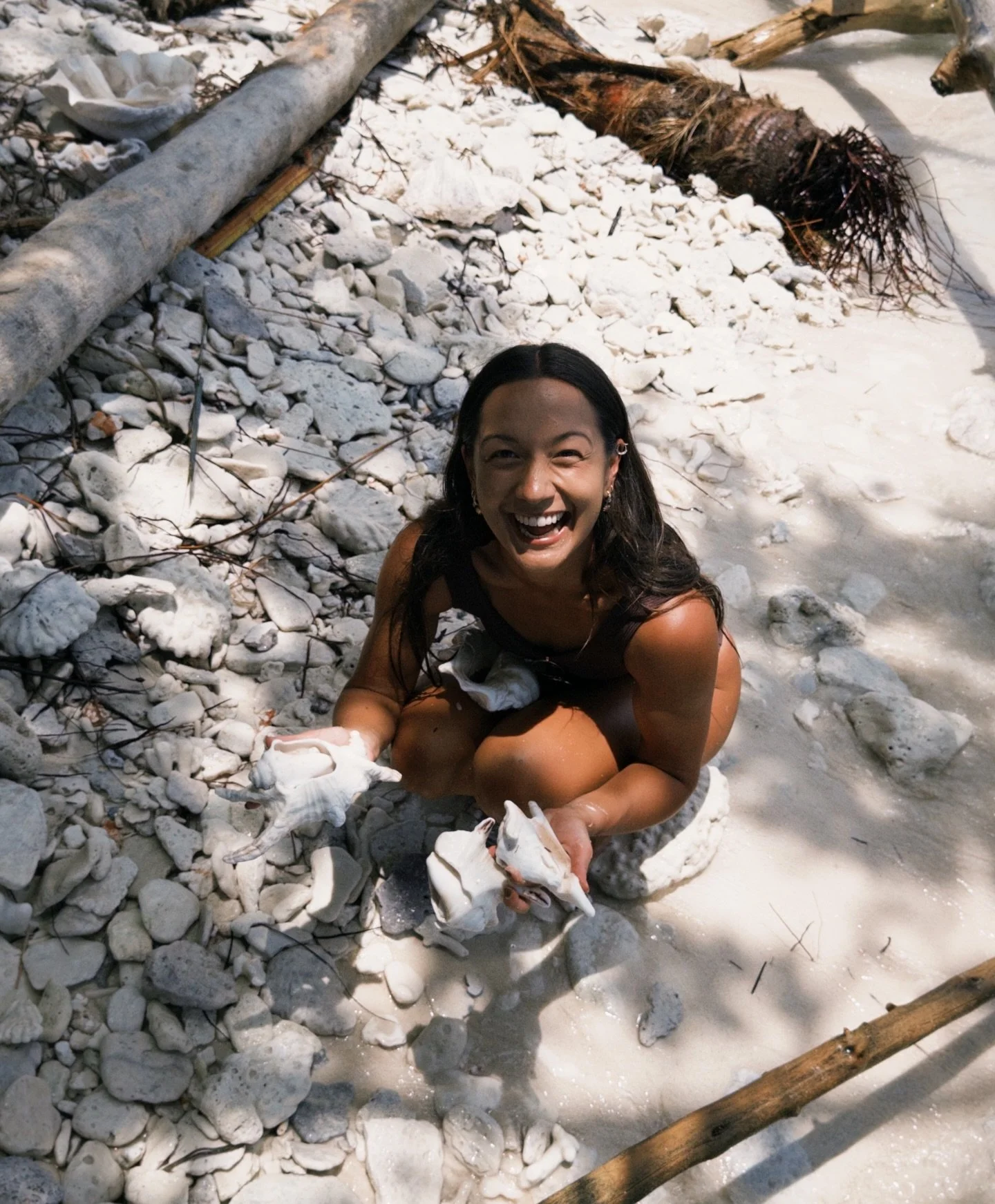 Grateful for days of sparkling waves, empty line ups, sweet treats and even sweeter company✨✨ 

#islandgirl #tropicalisland #daytrip #sparklingwater