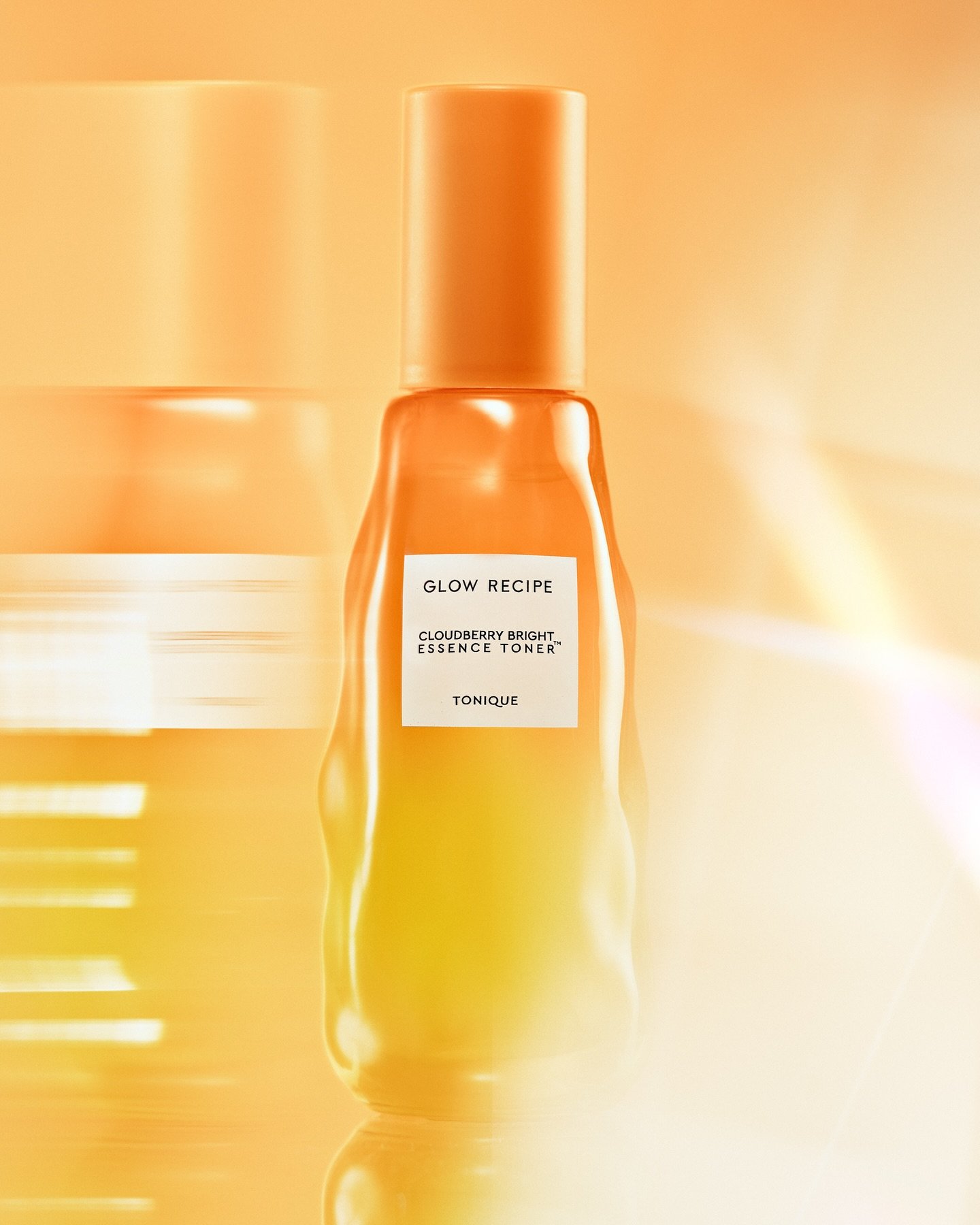 summer is around the corner 🌿🌞

love playing with practical effects in camera 🧡