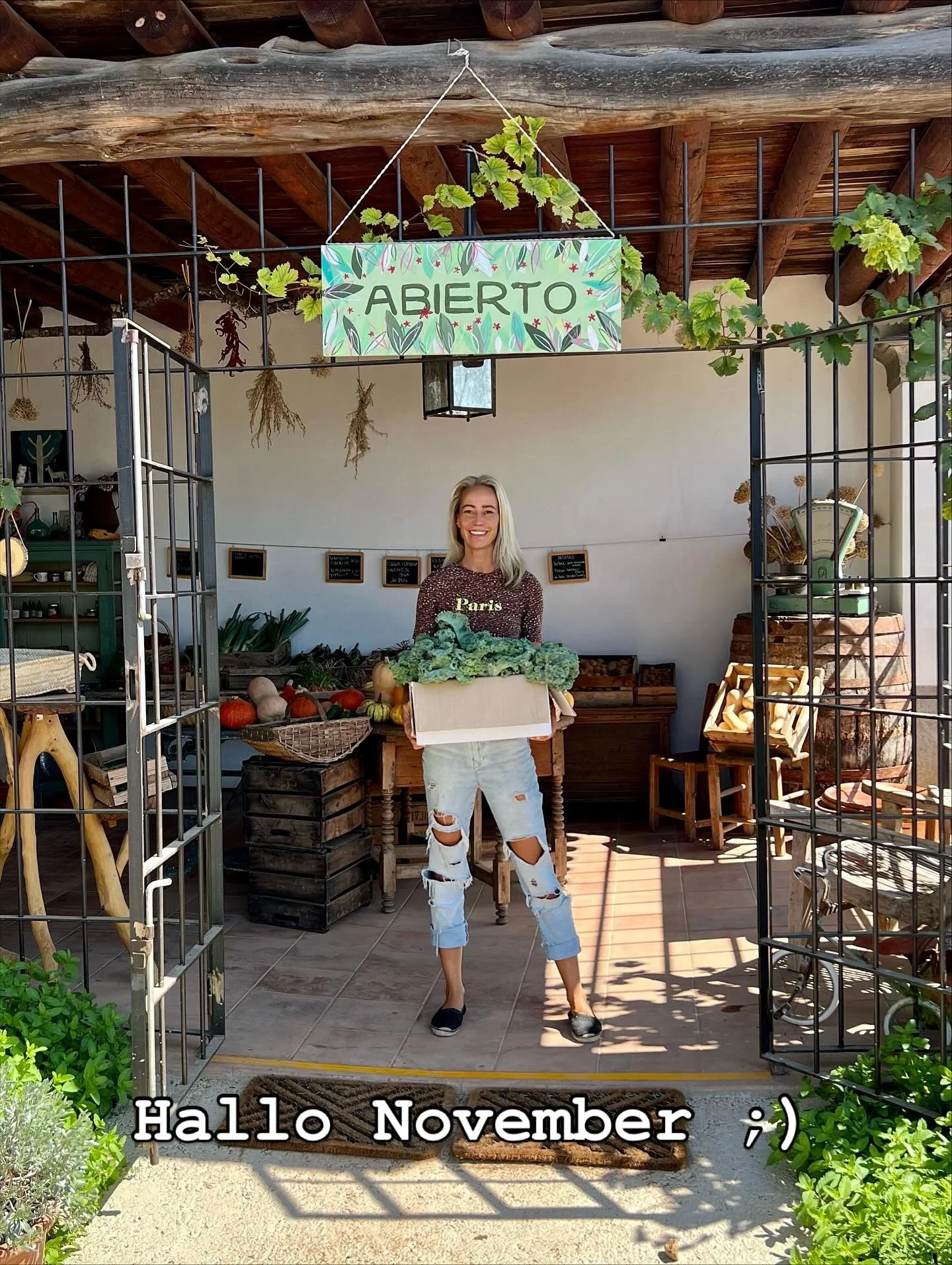 Nourish and replenish deeply! 

This seasonal cleanse will allow you to warm, slow down and rejuvenate during this transition, allowing you to stay on top of your energy levels, and fight those colds for the optimal transition into autumn and winter.