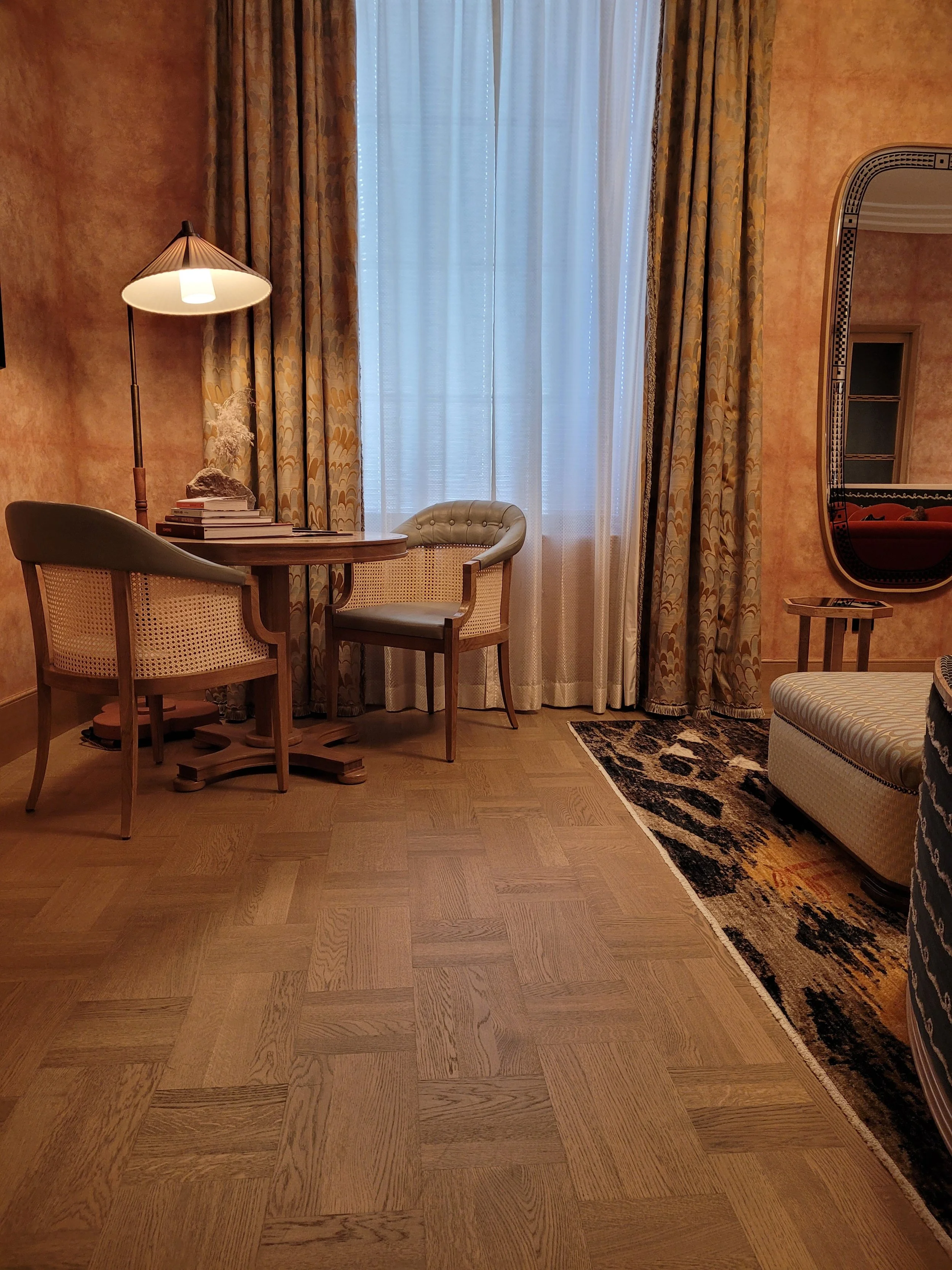 SOAR Tailored. Sommerro Hotel. Spesialdesignet rutemønster