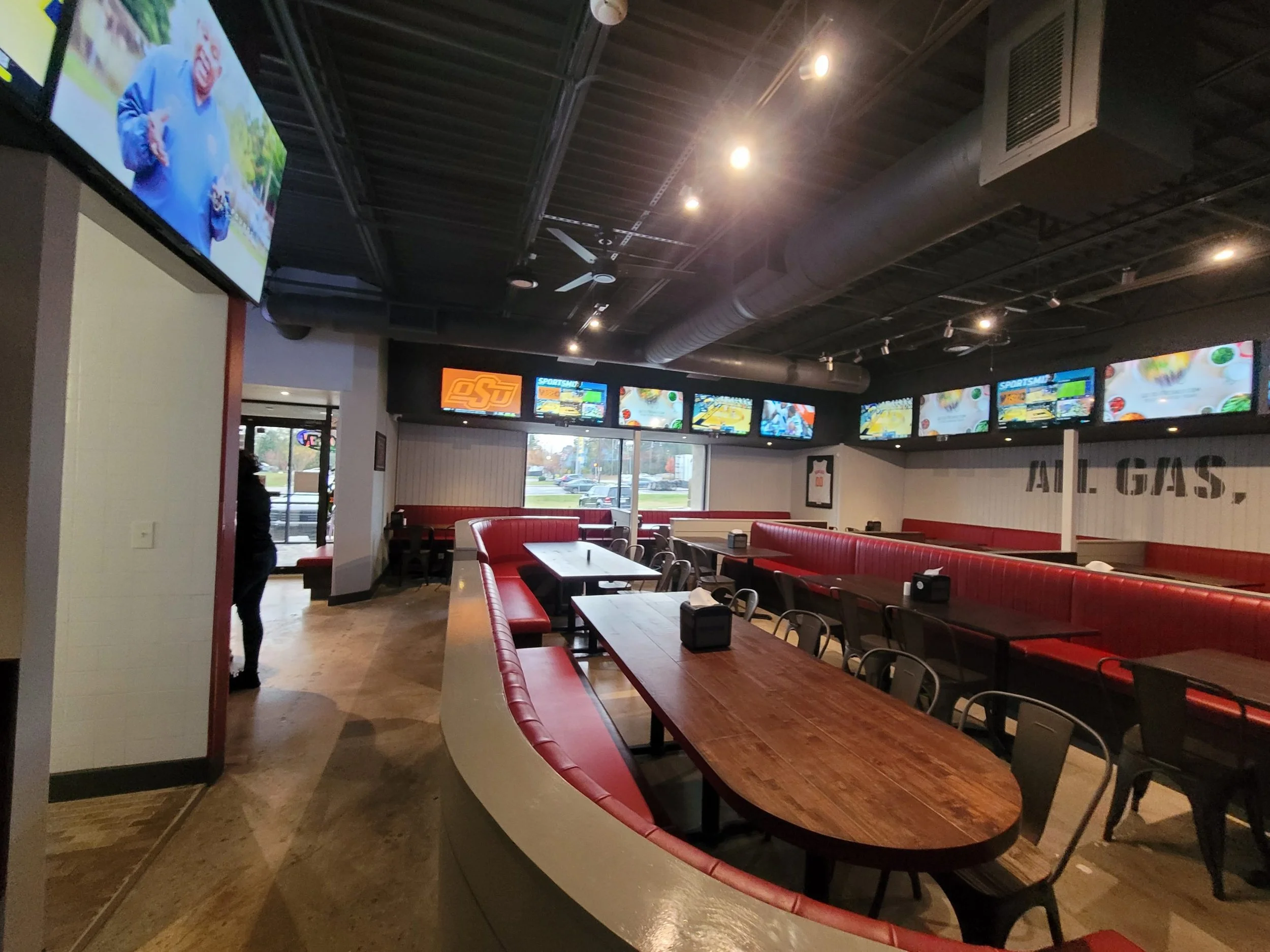 An image of Sports Cafe's interior 07
