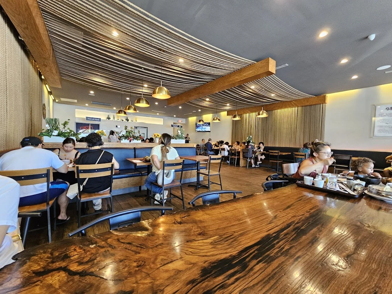 An image of Sambong's interior 04