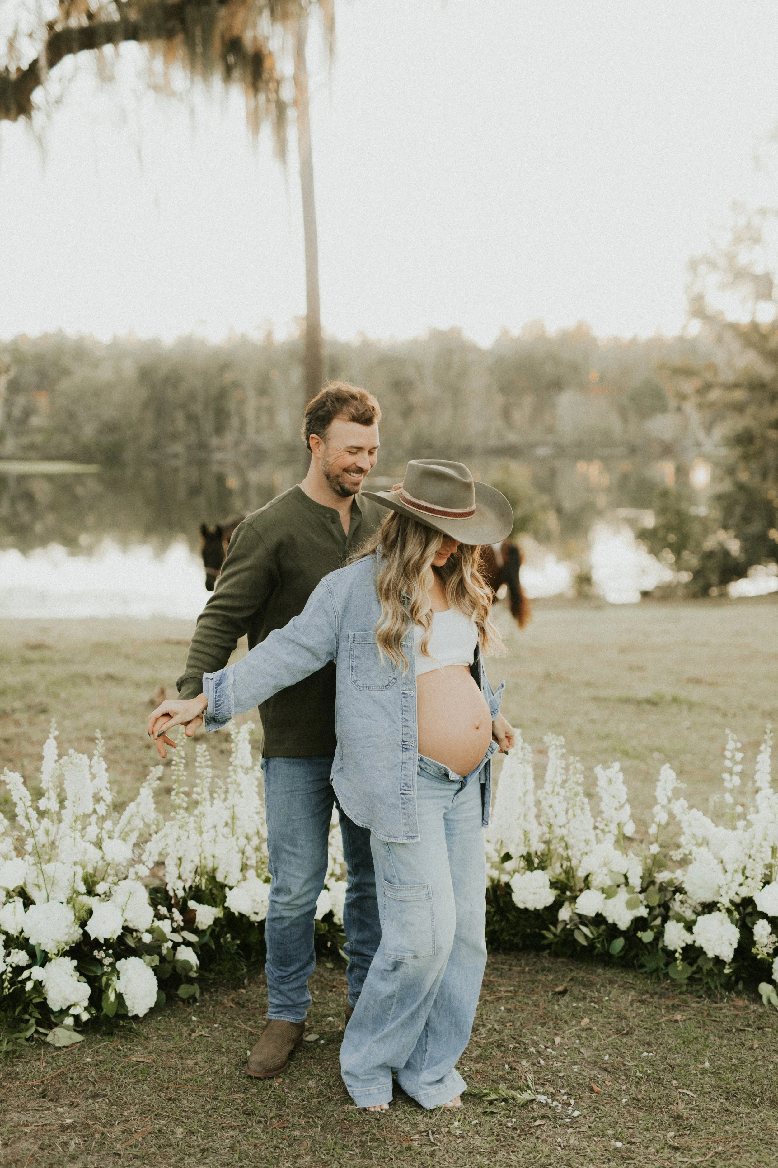 Golden Light &amp; Growing Love | Courtney’s Maternity Session