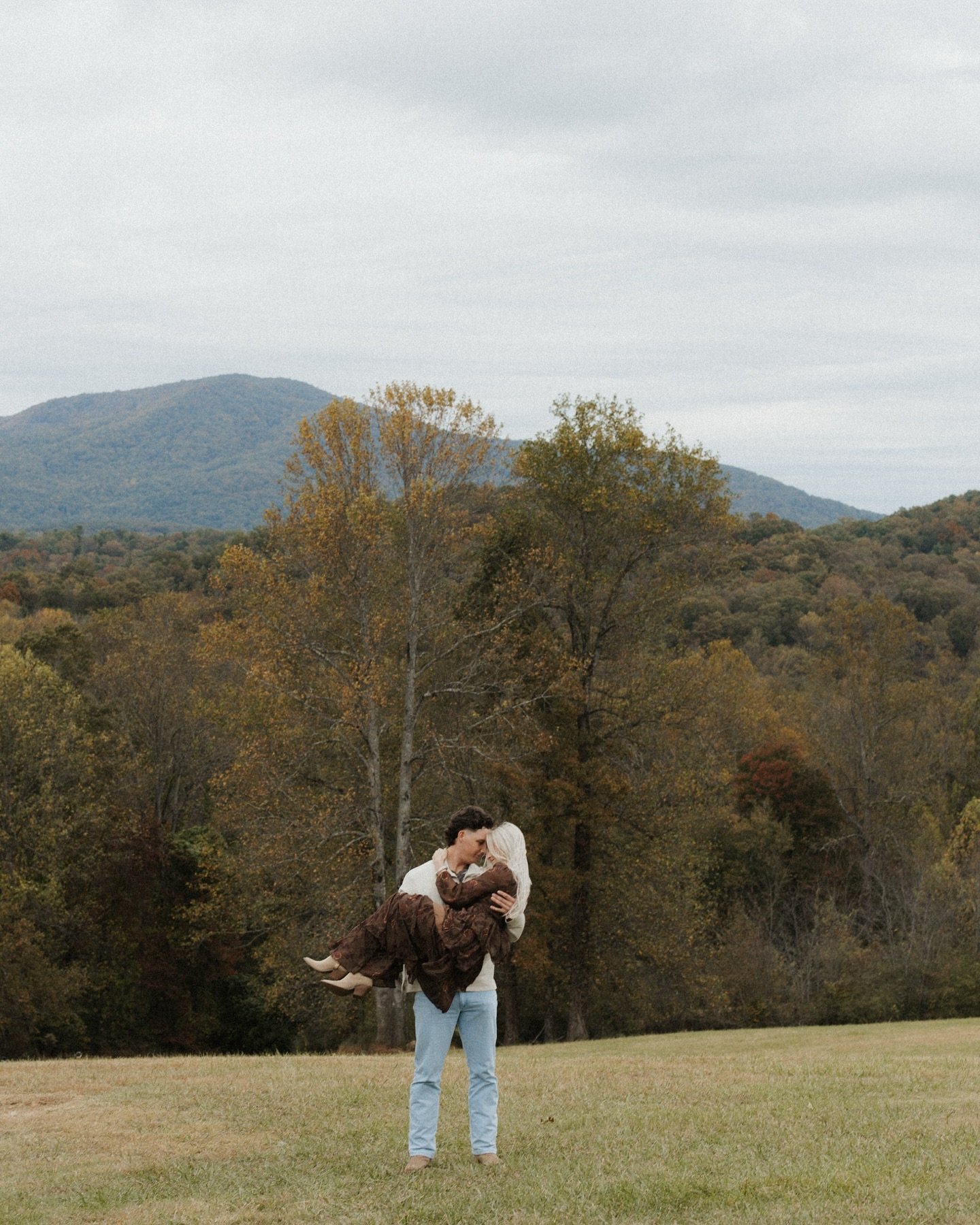 Brian told me from the beginning that he wanted everything to be perfect&hellip; because that&rsquo;s exactly what Morgan deserves. So he planned a sweet little picnic with the most beautiful mountain views, they laughed and sipped wine, and then he 