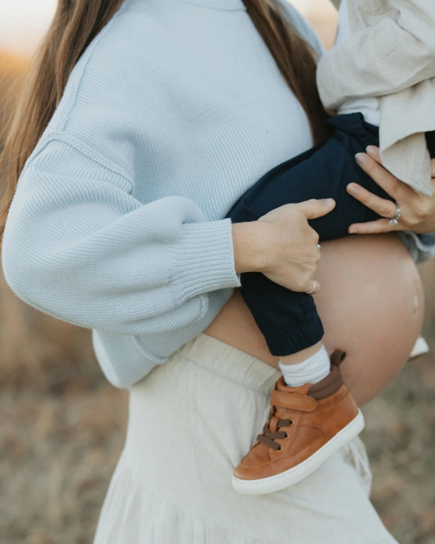I think it&rsquo;s the season of sweet maternity sessions 🫶🏼⛰️🌲