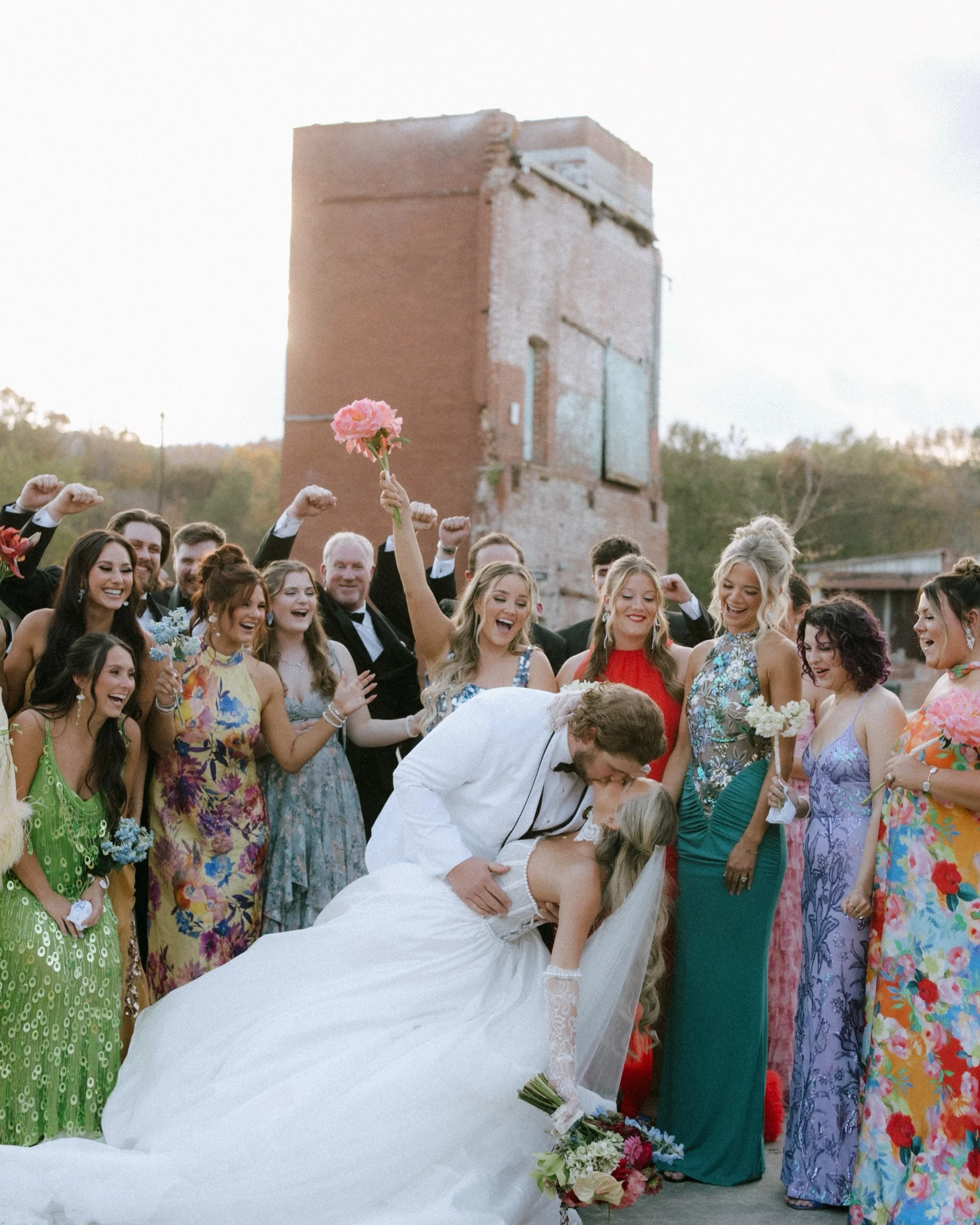 My feed was due for some color! The details of this day were absolutely beautiful, with stunning florals, vintage touches, and Megan&rsquo;s personal touches woven throughout 🪻🦢

Associate shot for the amazing @hannahlangphoto with @graciesprettypi