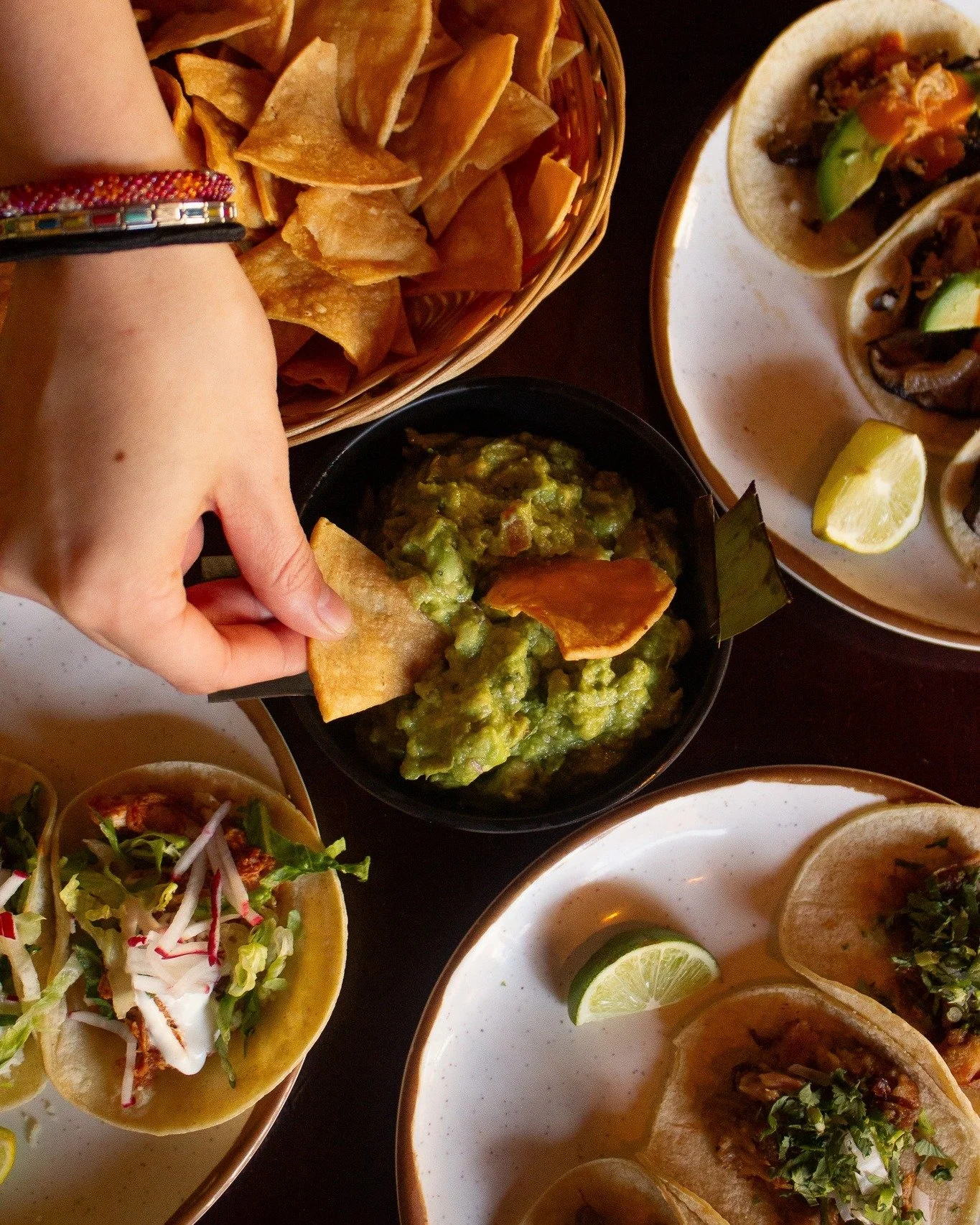 Don't let the night end early. 🛑

We&rsquo;re turning things up at Rosy&rsquo;s East tonight for Late Night Happy Hour from 9PM to 12AM. Rally the crew for $1 Tacos, $8 Wings, and plenty of drinks to keep the weekend vibes flowing. The party is on t