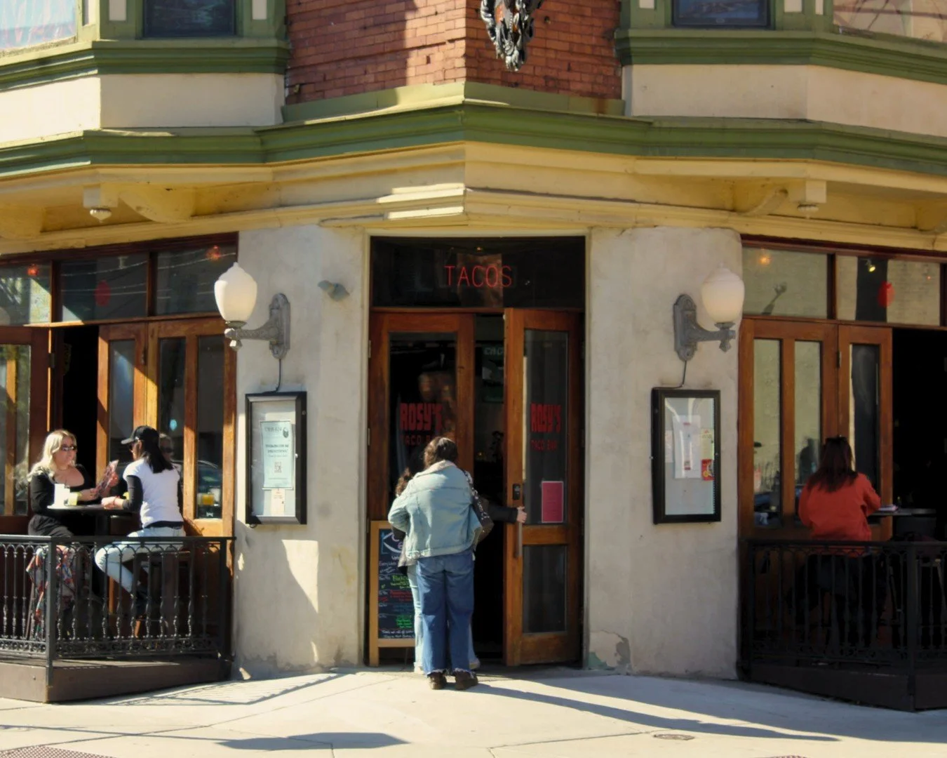 Doors are officially OPEN at Rosy&rsquo;s East! 🌮🍹

The work week is officially behind us, the patio is primed, and the margs are freshly shaken. Stop by, grab a spot at the bar, and let&rsquo;s start the weekend exactly how it&rsquo;s meant to be 