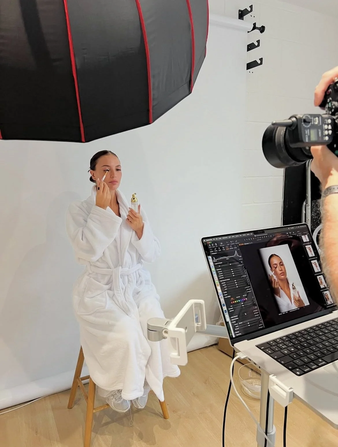 This week we had @ilashuk.co.uk at the studio as they worked on their rebrand ✨

It&rsquo;s such a good reminder that the studio can be transformed into exactly what YOU need! It can be used for so many things like building fresh imagery for your bus