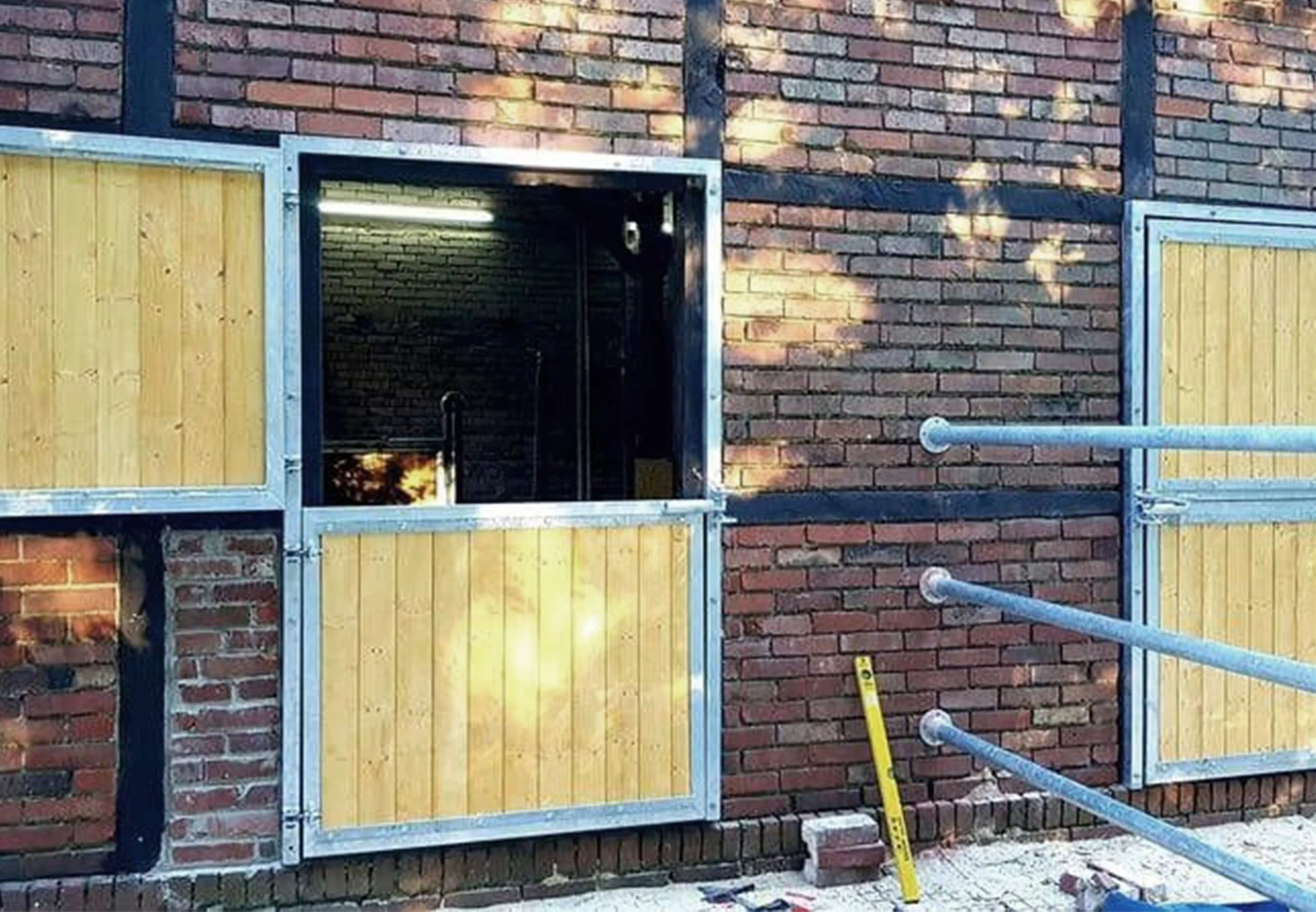 Hier die einfache Tür, angepasst für das Fachwerk.