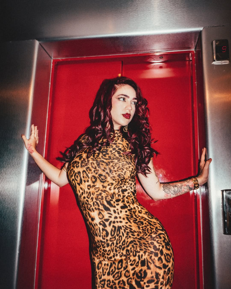 Sensual, poderosa y dosmilera: el look inconfundible de Loyaltty