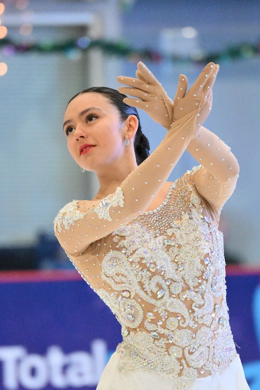 Vestuario sobre hielo: el estilo afilado de María Ignacia Castro, la patinadora chilena que compite con identidad