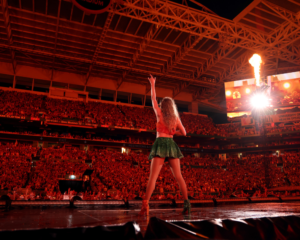 taylor swift the eras tour verde y naranja.png