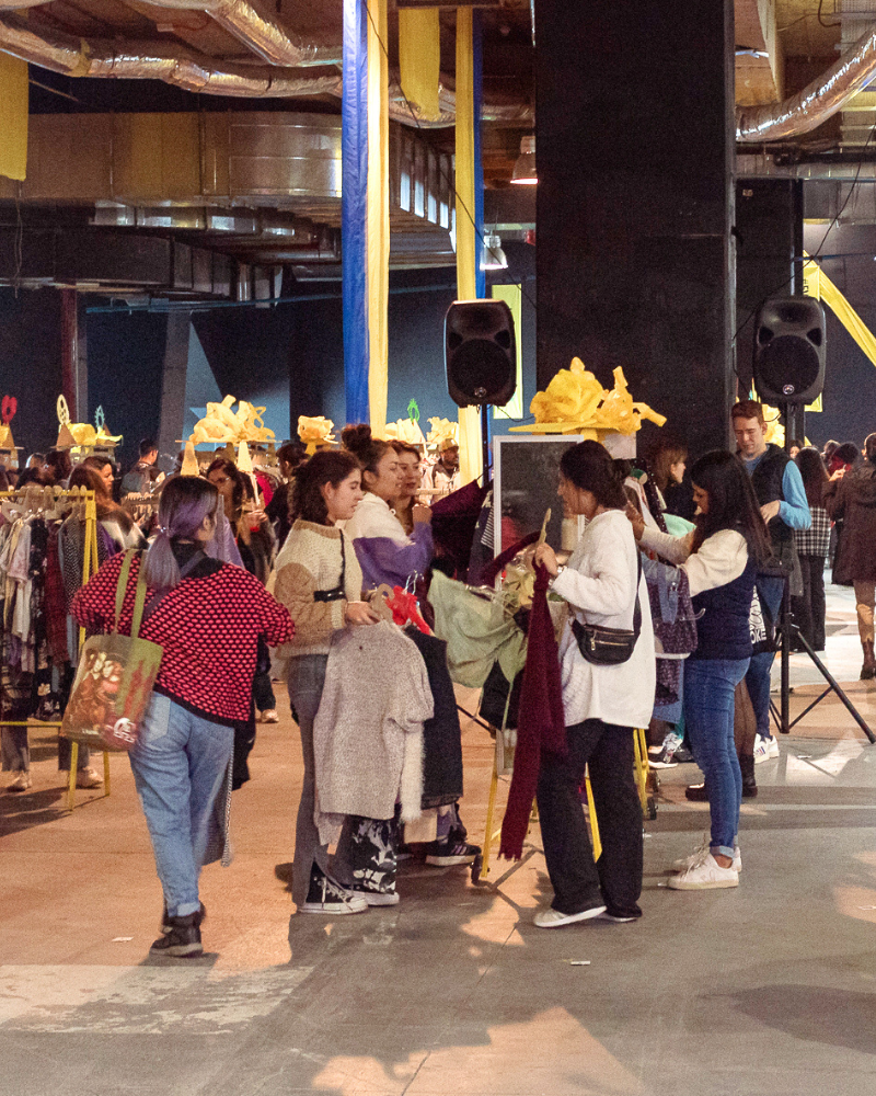 La sostenibilidad que rompe récords: el intercambio de ropa más grande del mundo será en Chile