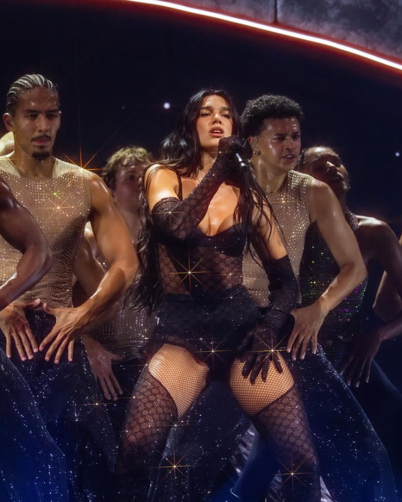 Alta costura sobre el escenario: Dua Lipa deslumbra en glamour en la segunda etapa del “Radical Optimism Tour”