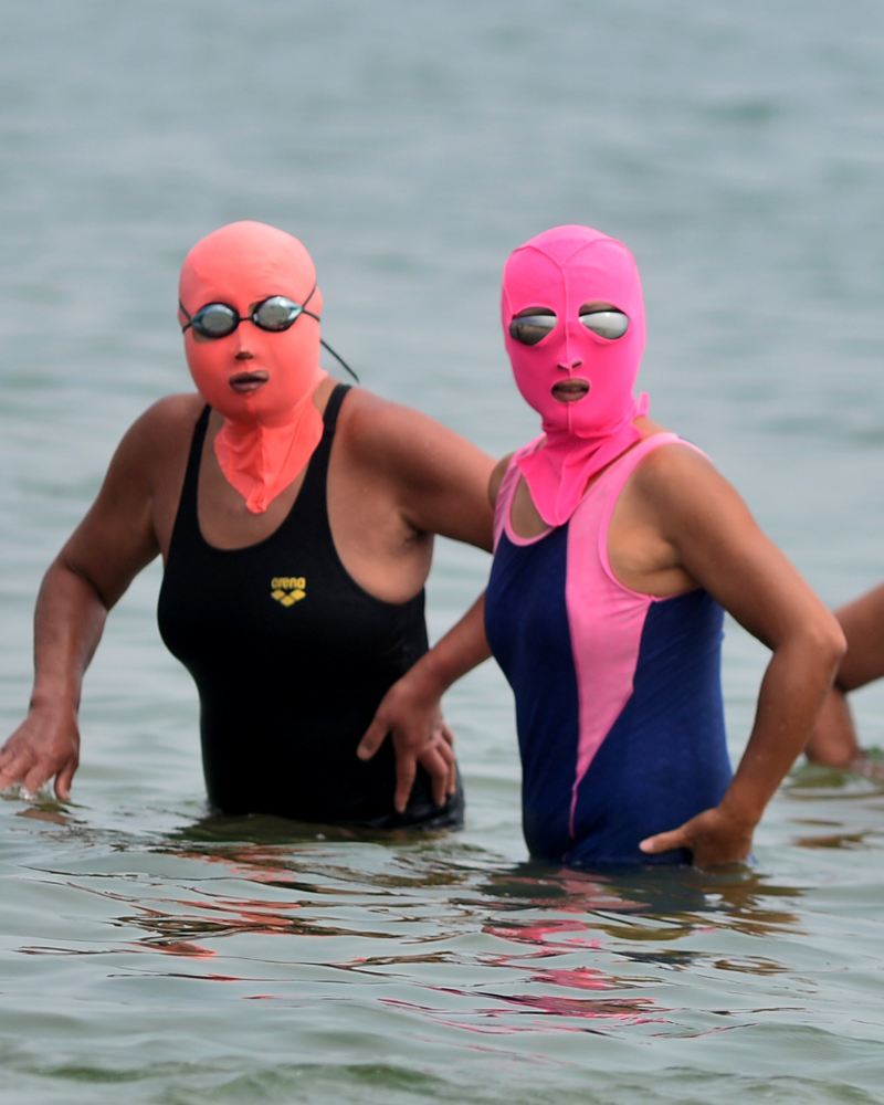 Facekini: la prenda que pasó de protección solar a fenómeno de moda global