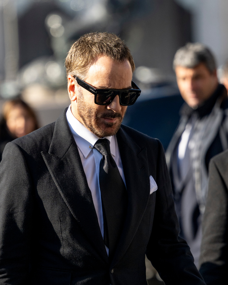 Tom ford en el funeral de Valentino Garavani.png