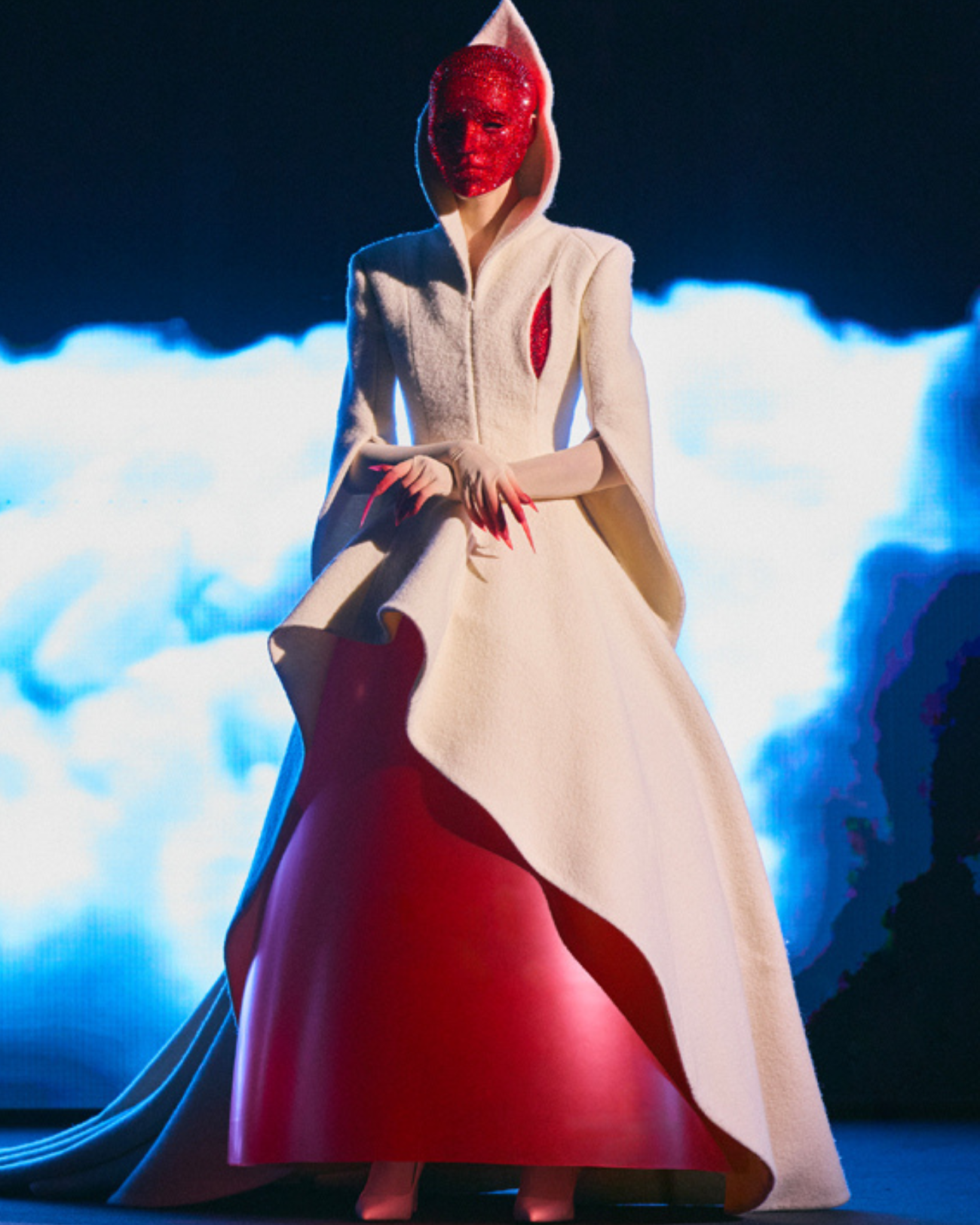 Robert Wun presenta una propuesta distópica y teatral en la Paris Fashion Week 2026