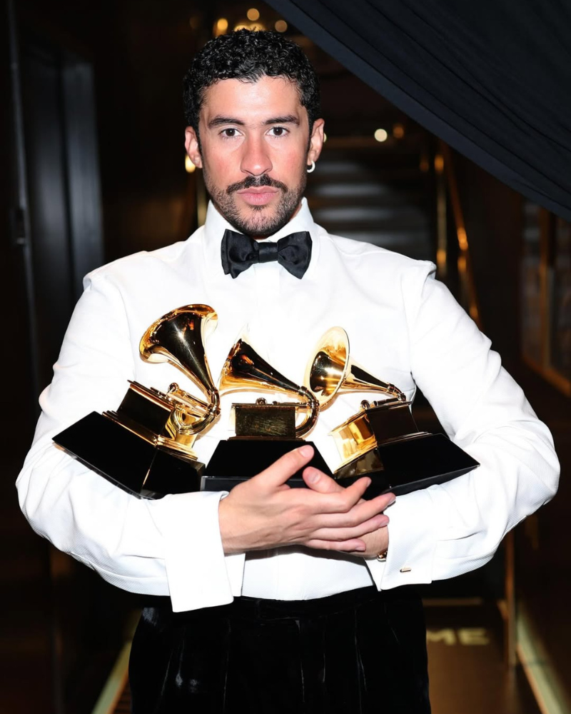 Bad Bunny hace historia en los Grammy 2026 con moda, política y un premio sin precedentes