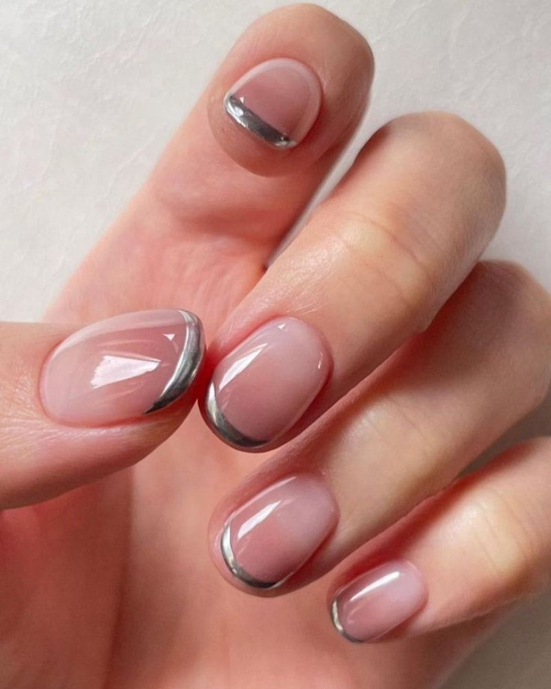 Uñas francesas plateadas: la manicure clásica que se reinventa para el otoño-invierno 2026