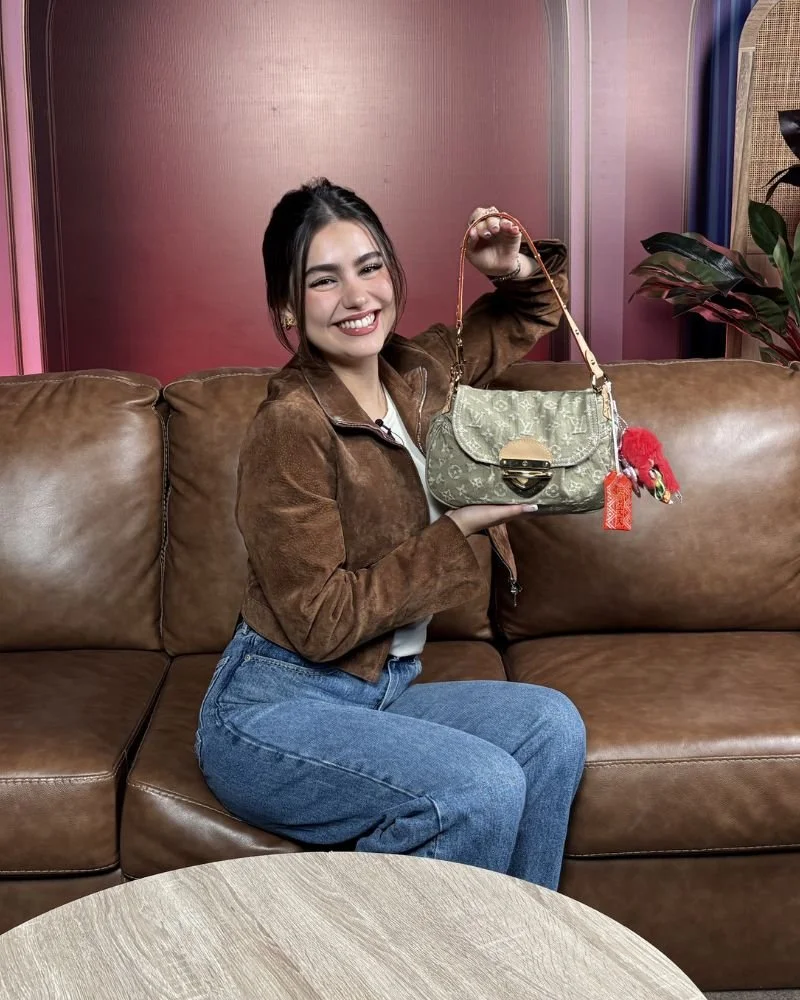 Dentro de la cartera de Isabel Calvo: belleza, recuerdos y mucho estilo