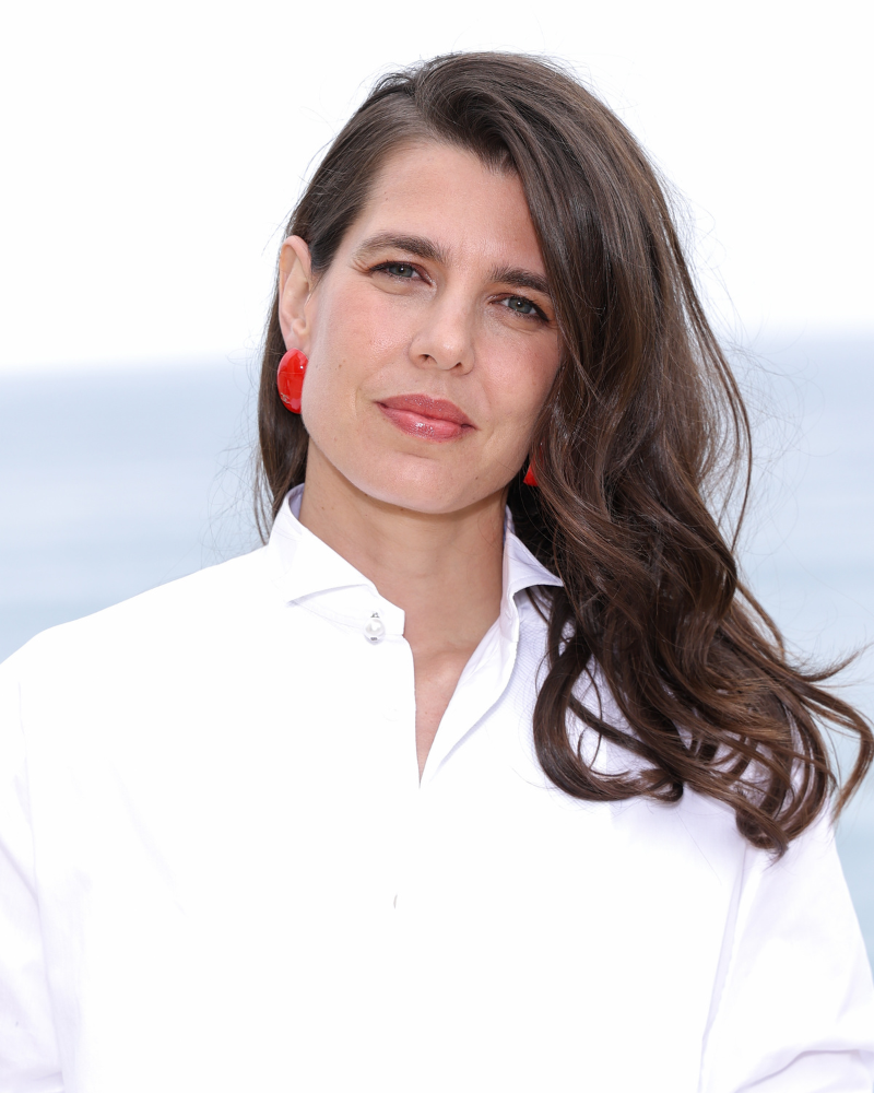 Carlota Casiraghi: La versatilidad y elegancia clásica de una simple camisa blanca