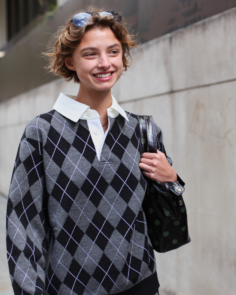 Sweaters con rombos: la tendencia preppy y vintage que vuelve este otoño 2026