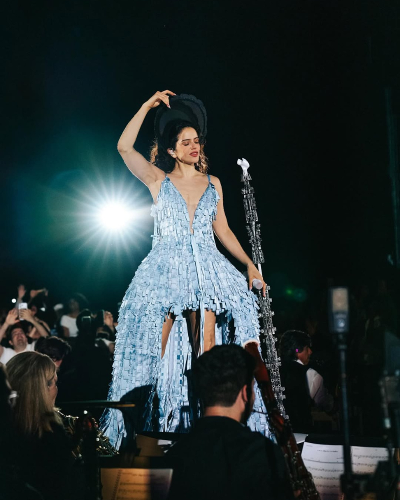 Rosalía estrena nuevos looks de Dior para la etapa norteamericana de su gira LUX