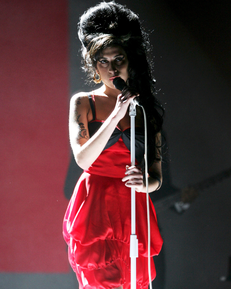 15 años sin Amy Winehouse: los códigos de estilo que definieron su estética rockabilly