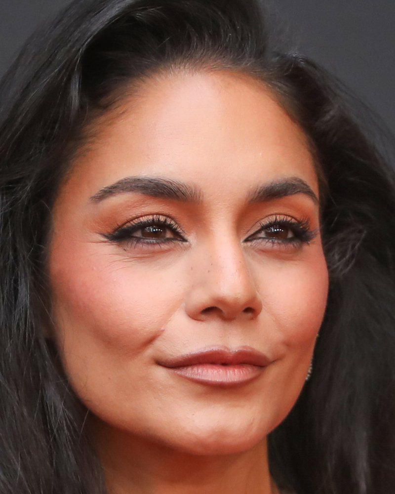 Vanessa Hudgens tiene el truco para conseguir ojos de sirena