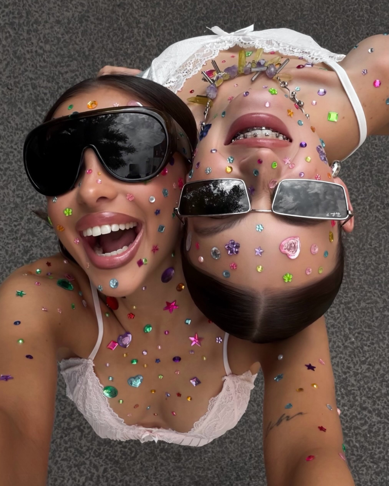 ¿Y si le pones un poco de brillo?: El bedazzling vuelve para convertirlo todo en algo más divertido