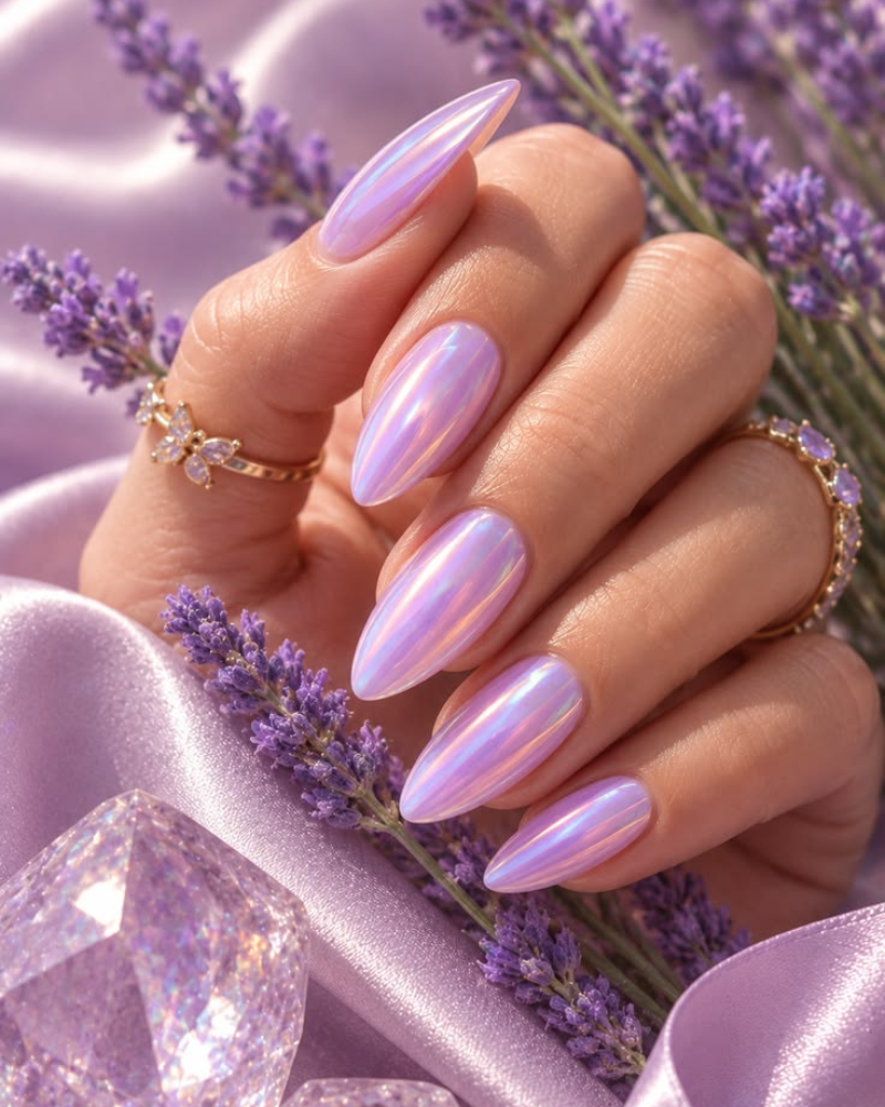 Las uñas lavanda son la manicura que se apodera de la temporada