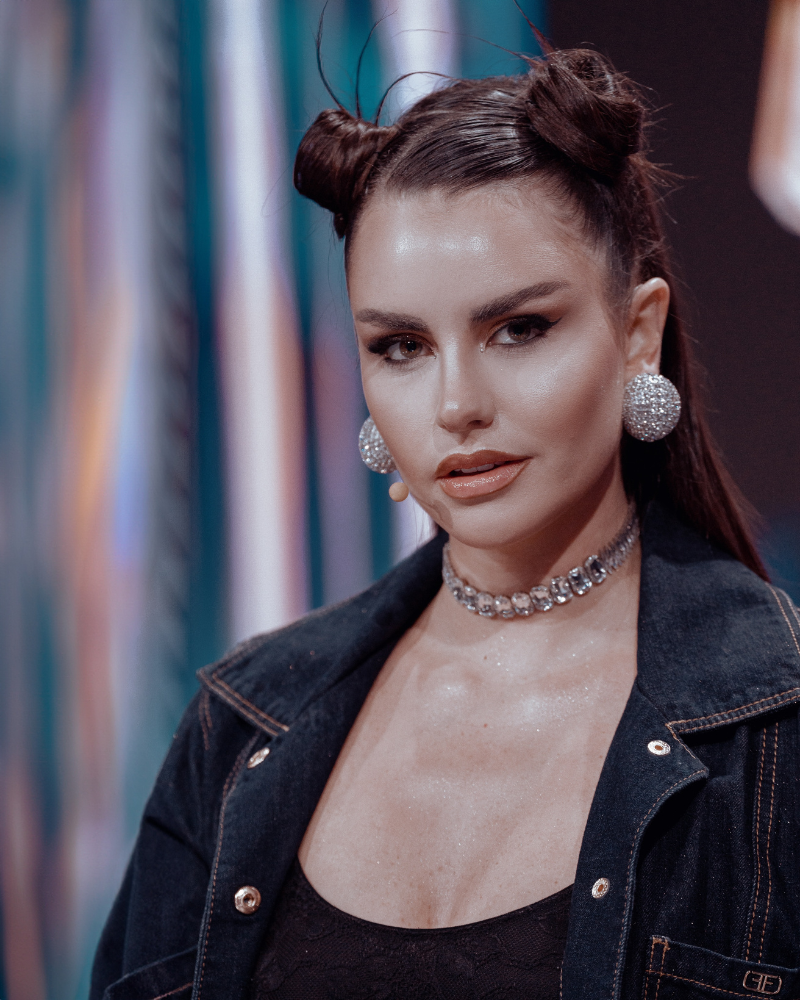 Y2K para romper las reglas: Los peinados que convertirán tu pelo en el protagonista del look