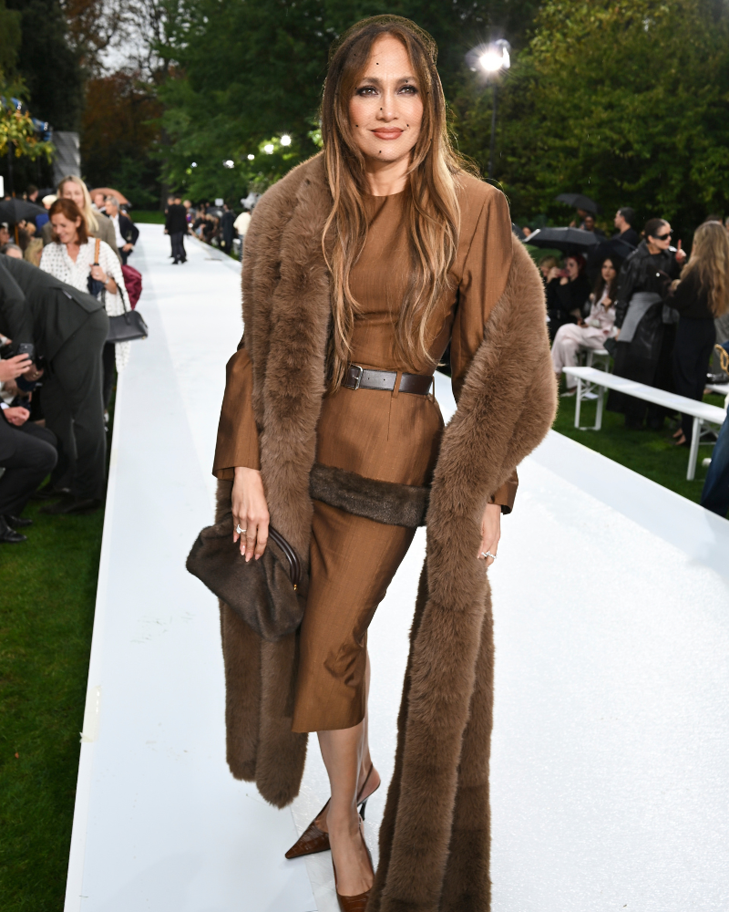 Total look café: Jennifer Lopez deslumbra en París con un diseño de Stella McCartney