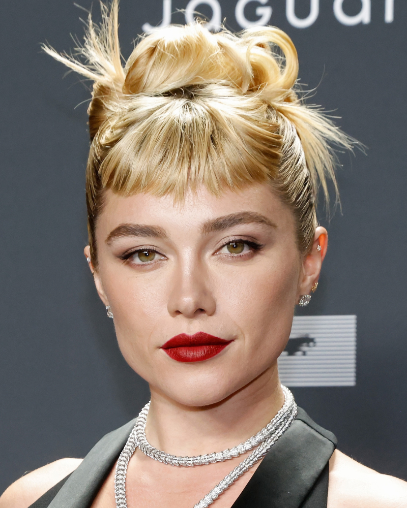 Florence Pugh estrena microflequillo y un recogido punk que transforma por completo su look