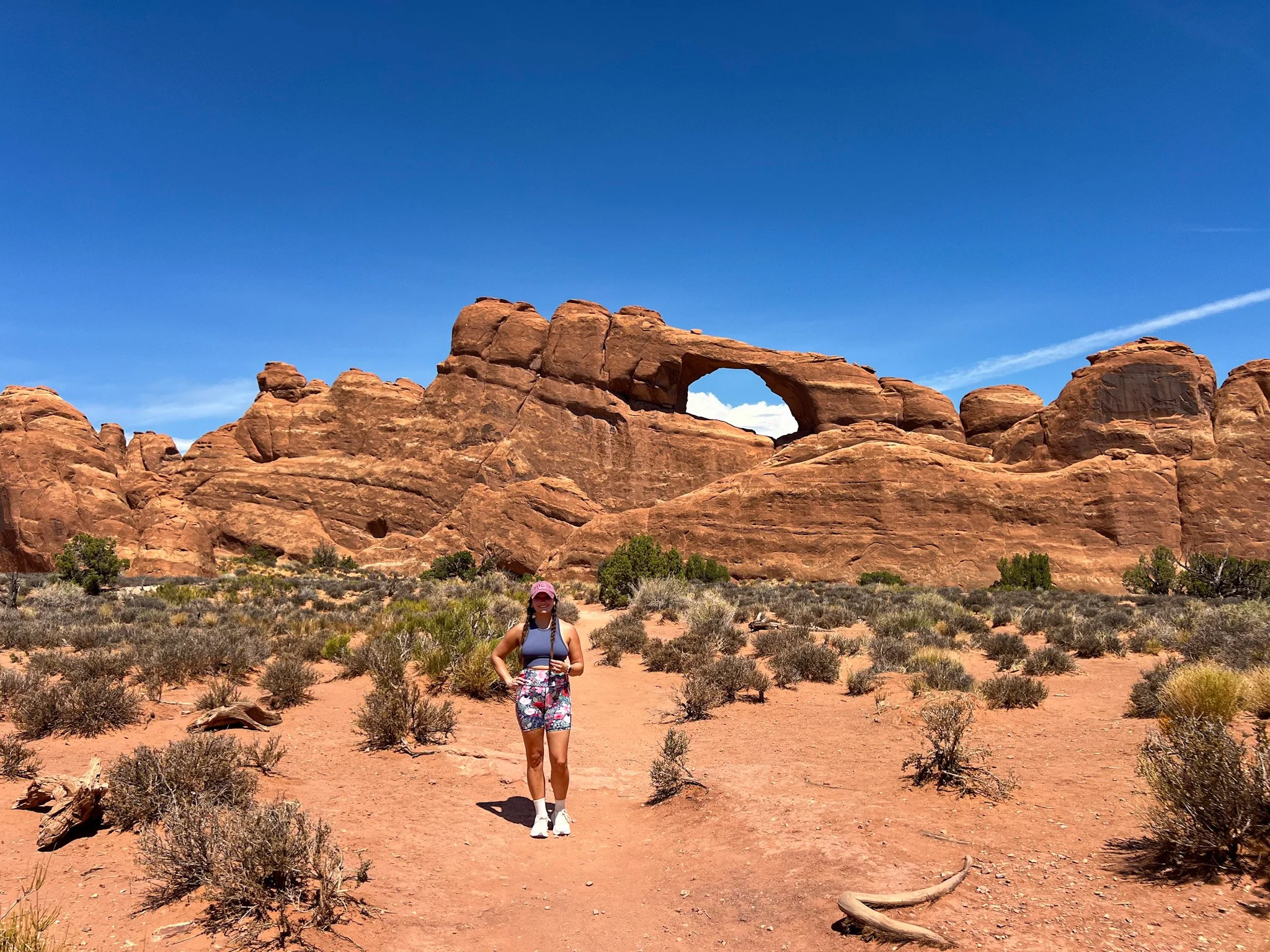 Skyline Arch sandstone wall in Arches National Park guide