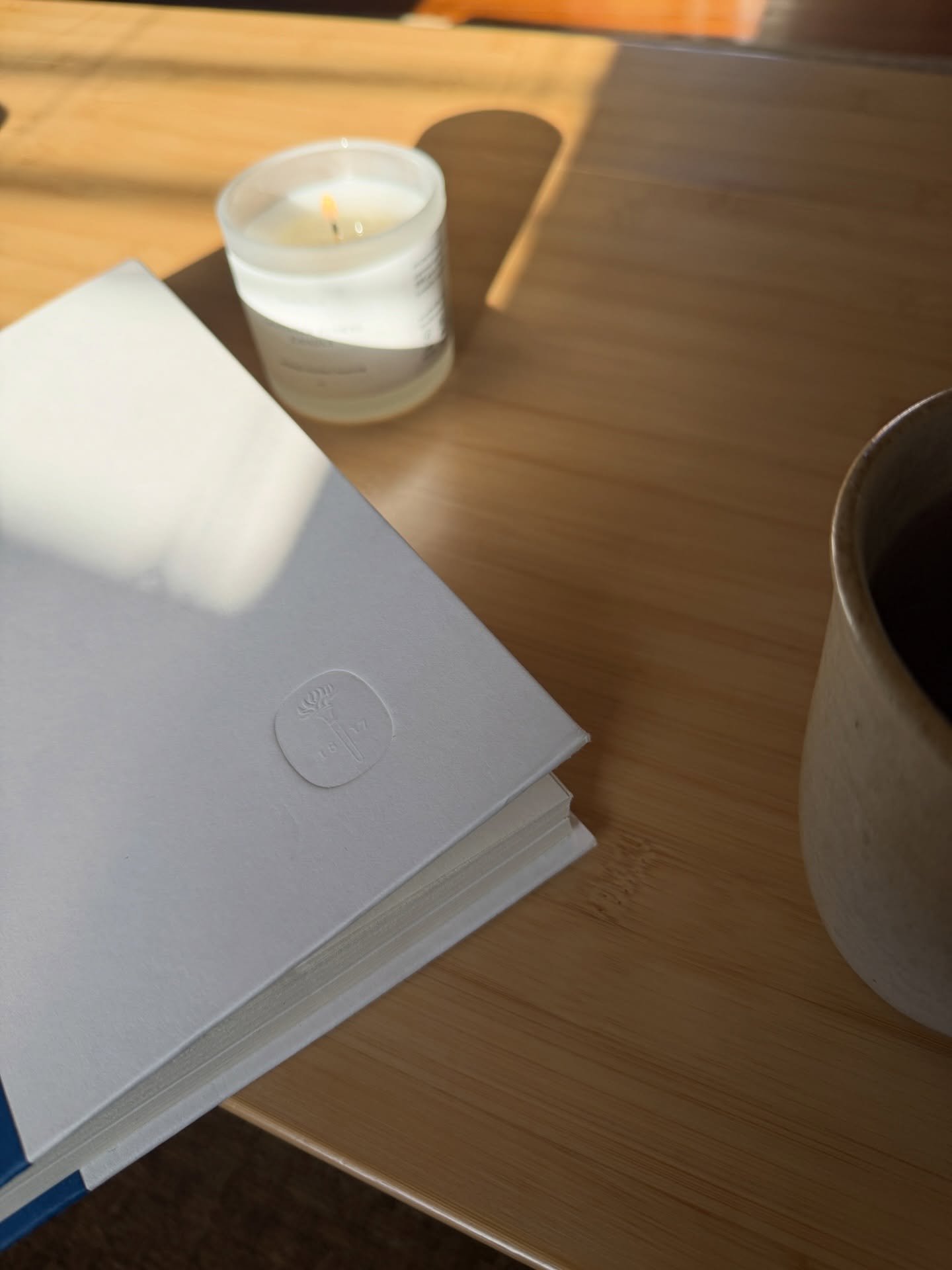 Coming out of winter hibernation for the Cabin Fever market in Somerville this Saturday, 11-4pm! I&rsquo;ll be in the lounge area with lots of cozy reiki candles &amp; bath salts. Hope to see you there, Milo will likely make an appearance 🐶✨
@neopen