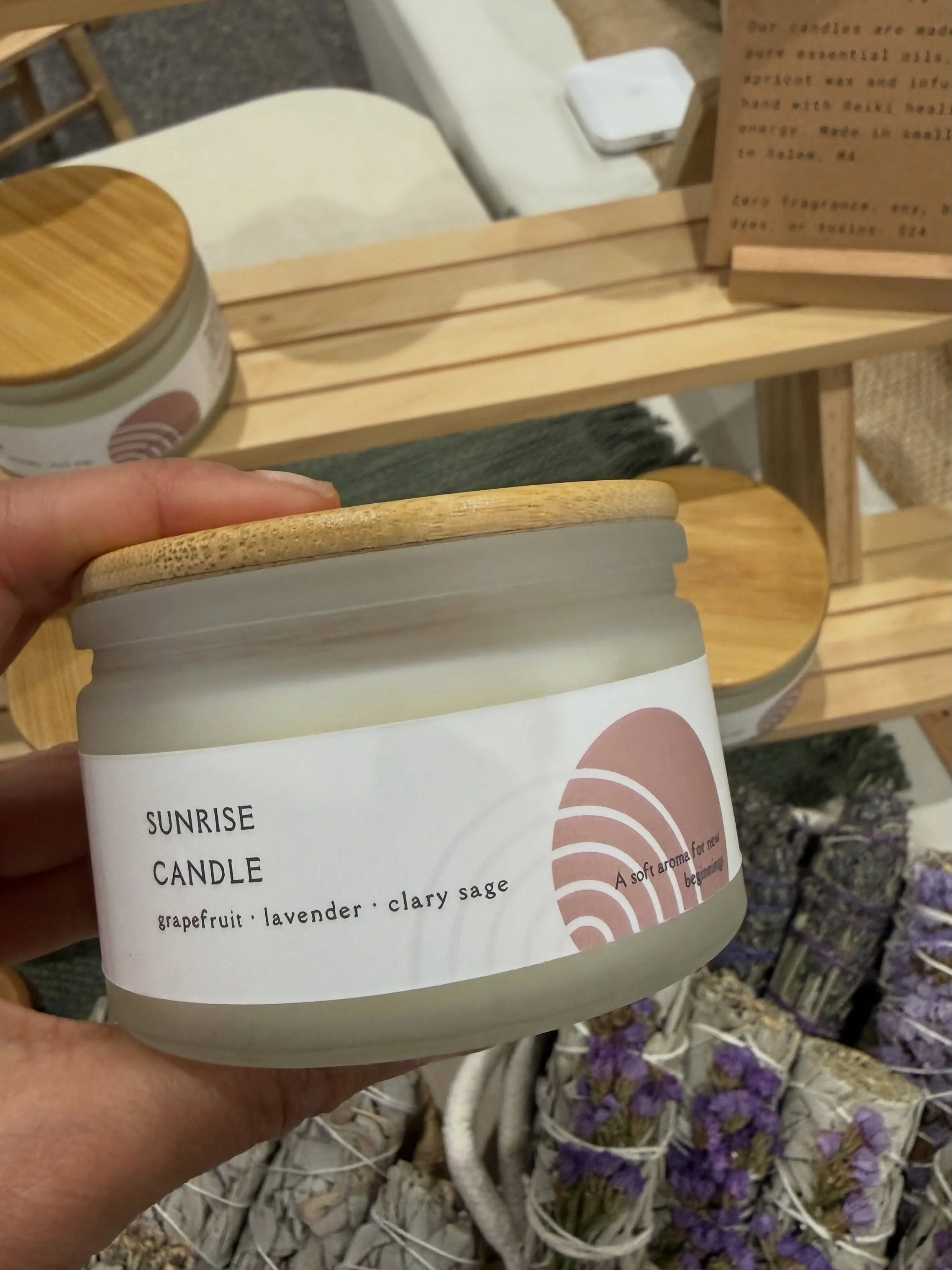 That&rsquo;s a wrap! Thank you to everyone who stopped by this weekend &amp; for supporting small businesses. 💛

I still have a few Sunrise candles left, DM or email me at hello@candlelilla.com if you&rsquo;re interested. 

#marketsformakers #shopsm